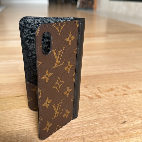 Authentic Louis Vuitton phone case, with credit card holder - Picture 6 of 7